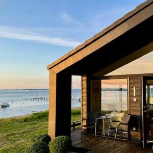 Beach House With Panoramic View At Anslet Beach