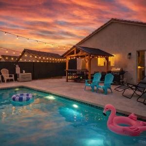 FUN Retro Arcade Villa - Pool&Spa, Arcades, Billiards,BBQ Gazebo Lounge, 10 Mins Strip