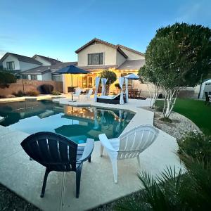 Desert Oasis 4BD 3BA, Lux Resort Pool in Mesa, AZ