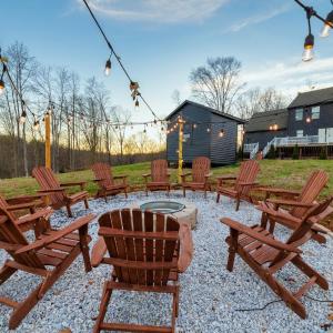 Hilltop Hideaway - Heated Pool - Jacuzzi - Ping Pong - 12 guests - Fireplace - Mountain Views - Pets are allowed by request