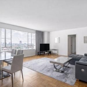 Spacious 2 Bedroom 2 Bathroom Unit Great Location
