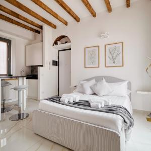 Stylish Retreat in the Tortona District by Stay Mastery