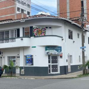 Hostal CasaBlanca, Laureles Estadio