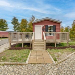 Cozy Cassopolis Retreat on Little Fish Lake!