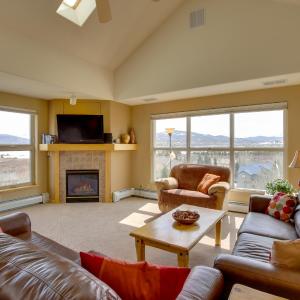 360 Mtn Views & Shared Hot Tub: Cozy Frisco Condo!