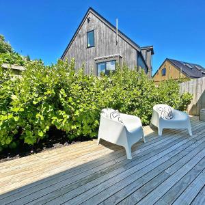 Family Oasis 3BR vs Backyard Near Beach in Torbay