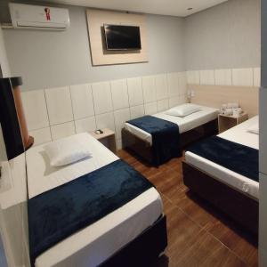 Hotel Anoitecer - 100 metros metrô Carandiru, 700 metros Rodoviária do Tietê, 900 metros Aeroporto Campo de Marte, 1,4 km Expor center norte, 1,8 km Distrito do anhembi! Oferecemos como cortesia café da manhã e estacionamento!
