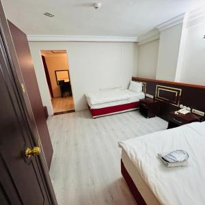 Red White Hotel