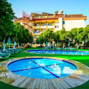 CASTLE PARK HOTEL