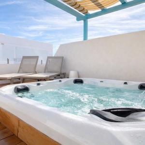 Elegant 4BR Sliema House with Rooftop Jacuzzi