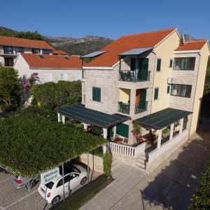 Apartments Maestral