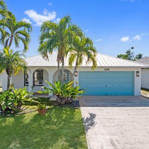 Avanti Vacation Rental - Newly Updated 3 BR Retreat with Private Pool - Just Minutes from Vanderbilt Beach and Delnor Wiggins! State Park Sunny Southern Exposure and Pet Friendly Stay