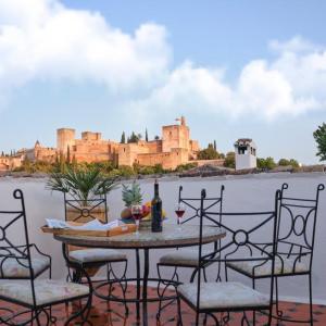 Casa de Doña Sancha con vistas a la Alhambra