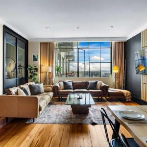 Spacious 2BR in CBD Pool Gym Parking Zodiak Stays