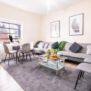 Luxury 2 Bed Apartment in the Heart of Mayfair Your Stylish London Retreat 4th floor no lift