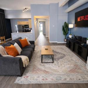 Spacious Dwntwn Loft Playhouse SQ, CSU, Clinic