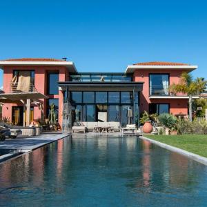 Contemporary Villa With Views Of Cap D'antibes
