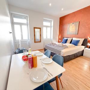 2 Bedroom Apartments, near Belvedere, Equipped Kitchen, no Elevator 4th Floor