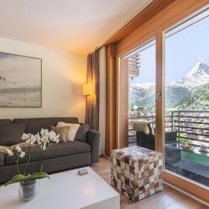 Zenith A Apartment by HomeFlow