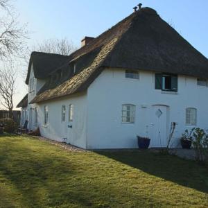 Poppenbüll thatched house