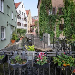 GoldenKey-Suites - Spacious Luxury Apartment in the Heart of Augsburg Old Town - Premium Open-Plan Kitchen