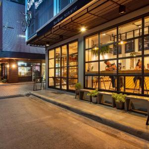Siam Subway Hostel and Café next to MRT Sam Yot