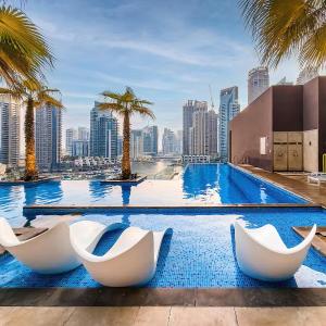 Vogue Vacation Homes, Marina Gate near JBR Beach and Marina Mall, One Bedroom Apartment with Balcony and city skyline view, Access to all Amenities