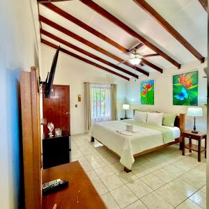 Loma Real Hot Springs Bed & Breakfast