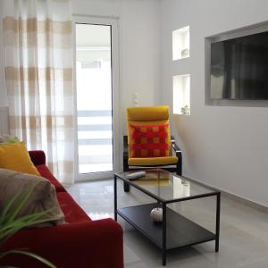 "RedSofa" Cozy 2BD Apartment in Thissio-Acropolis