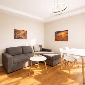 Bllok: Central Cozy Stay, 24/7 Self Check-in