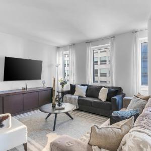 Elegant Midtown Retreat, City Views, Steps to Times Square