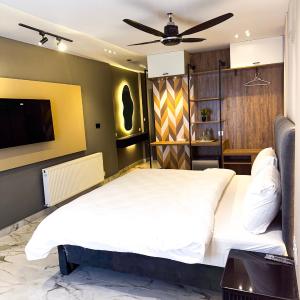 Metropole Hotel