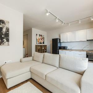 Stylish Apartment in Lungomare with Sea View by PikHost