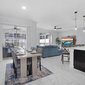 4 bedroom townhouse with private pool just minutes away from Disney