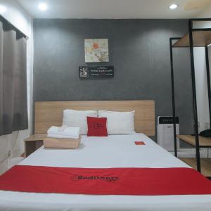 RedDoorz Plus at Boni Avenue Mandaluyong