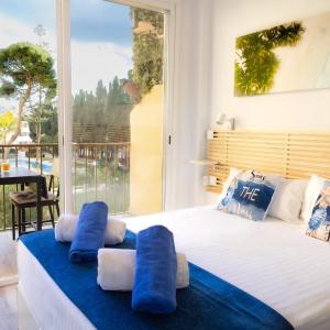 Enjoy La Carihuela Beach at 4 Min.Terrace & Pool.