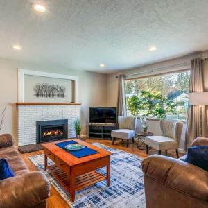 Cozy CDA Retreat 4BR Fire Pit Weekly Deals