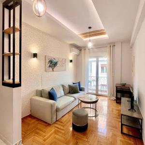 Lit- Acropolis Apt Near Metro, Balcony & Workspace