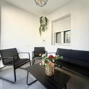 Apartamento Moderno con Piscina y Aparcamiento