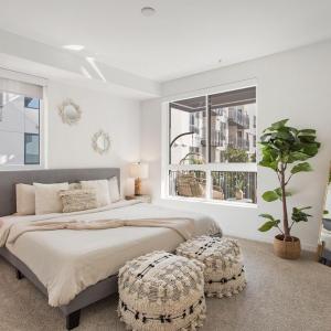 Luxury 1BDR centrally located in Hollywood