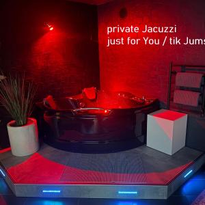 Jacuzzi Cinema Loft