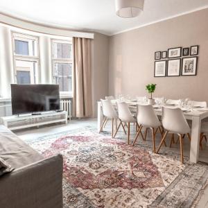 2ndhomes Bright Spacious 5 BR Apartment in the Center