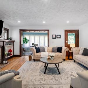 6 Bedroom Entire Duplex for Large Groups