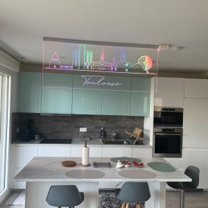 Apartment Zénith Charm of Barry Gardens- private parking