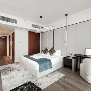Designer Modern Studio View Burj Khalifa, 1 min from Dubai Opera & Dubai Mall- Downtown