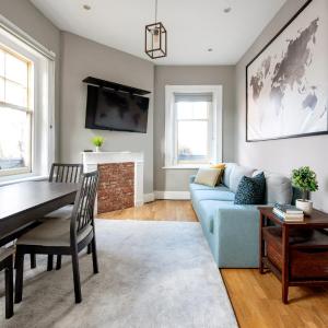 Sunny Corner Apartment in Center of London