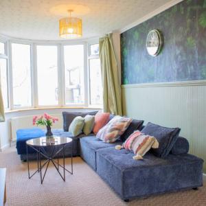 Harvard House, Stylish 3 Bedroom House in Solihull 5 mins to the NEC, BHX ,JLR with free parking