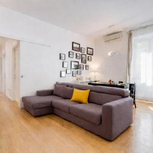 Micol's Place, bright apt 2 rooms, 2 toilets, near metro, 80 mq