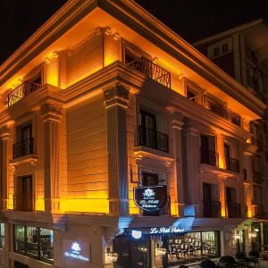 Le Petit Palace Hotel - Special Category