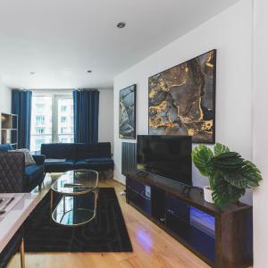 Deluxe Two-Bedroom Vauxhall Apartment